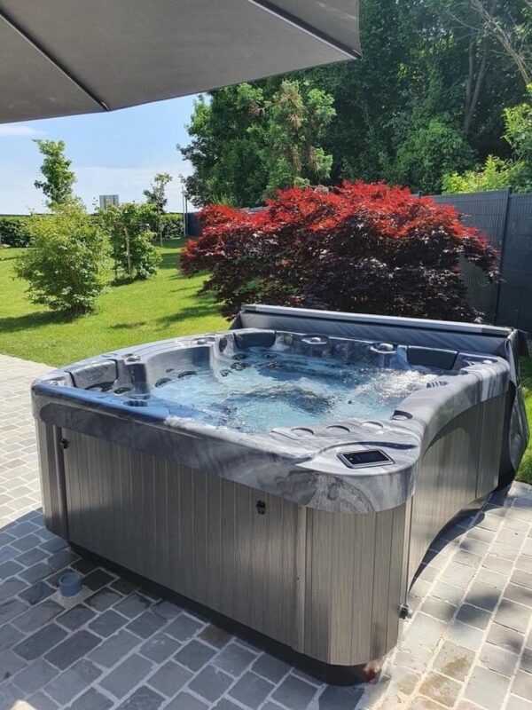 Executive 770 Hot Tub - Be Well Canada Spas - Image 15