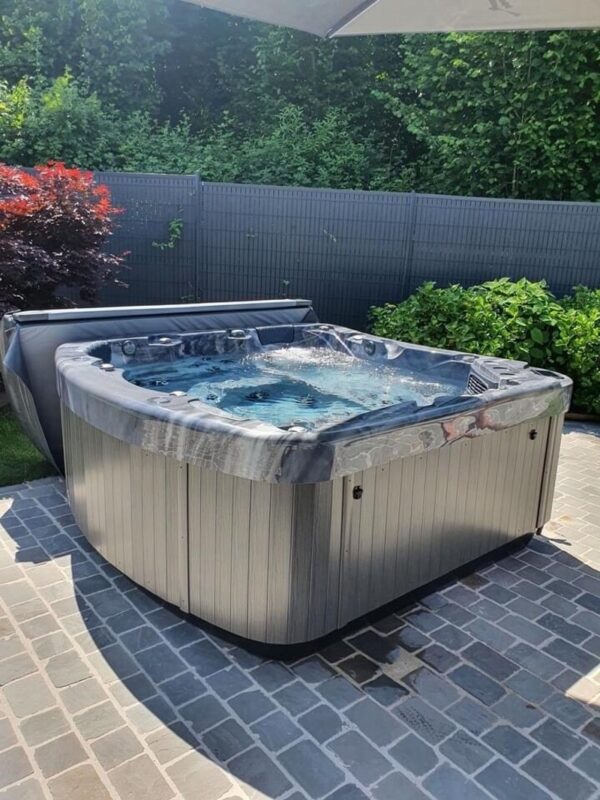 Executive 770 Hot Tub - Be Well Canada Spas - Image 14