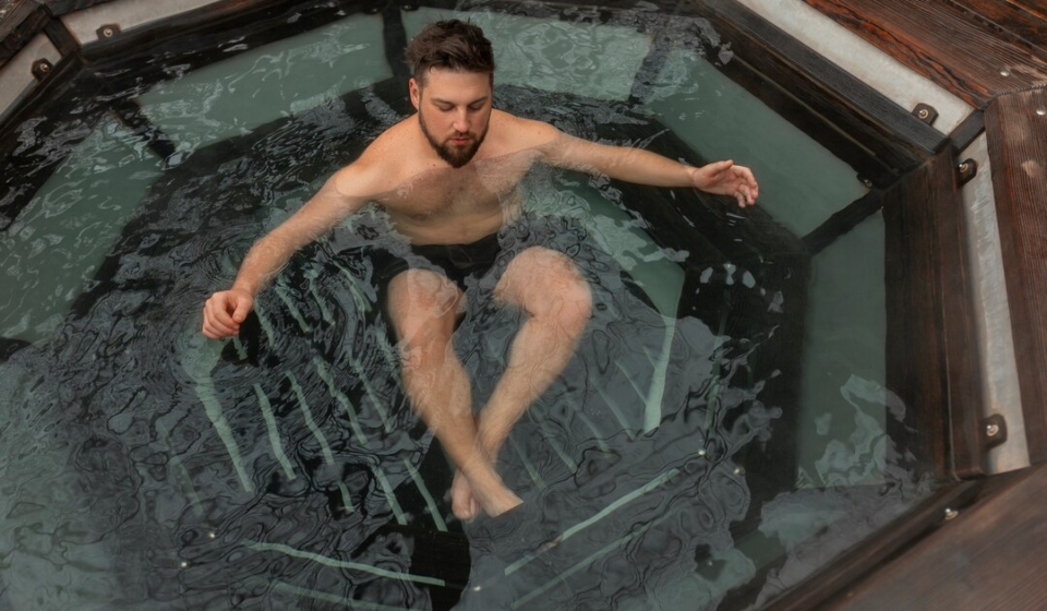 hot tub discoloration